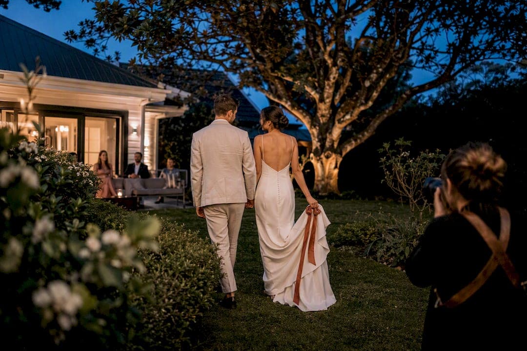 Reserve 20–30 Minutes: Photographer Tips for NZ Backyard Wedding Photos