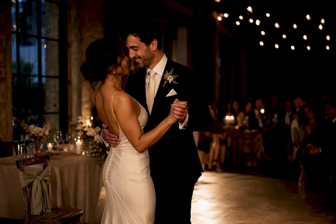 Auckland couples: 2–3 moments for first dance photos that feel like you